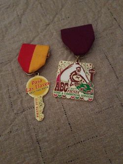 Fiesta Medals.2018abc300th Fiesta.home And Comercial Services And 2012pasa Las Liaves Fiesta Key..down On Price $25for Both.$15!!! Leaving Offer Up.