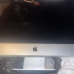 $200 MacBook Pro iMac 2011 MacBook Pro And iMac Desktop Negotiable Pickup Drop Off 