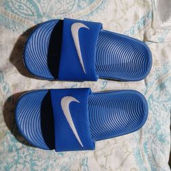 Toddler Nike blue size 11C slides