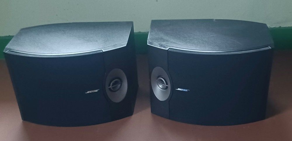 Bose 301 V Series Direct Reflecting Bookshelf Speaker System Excellent Condition