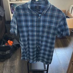 6 Dress Shirts & Flannels 