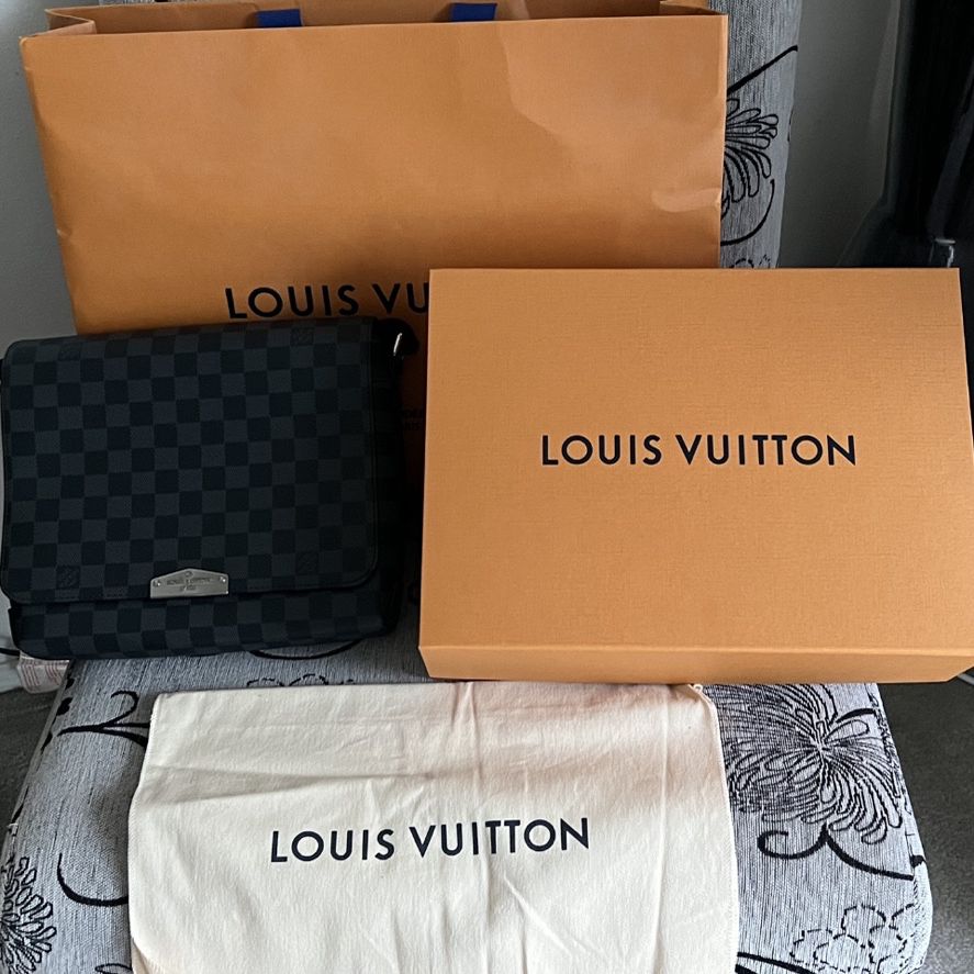 AUTHETIC Louis Vuitton WOC for Sale in Renton, WA - OfferUp
