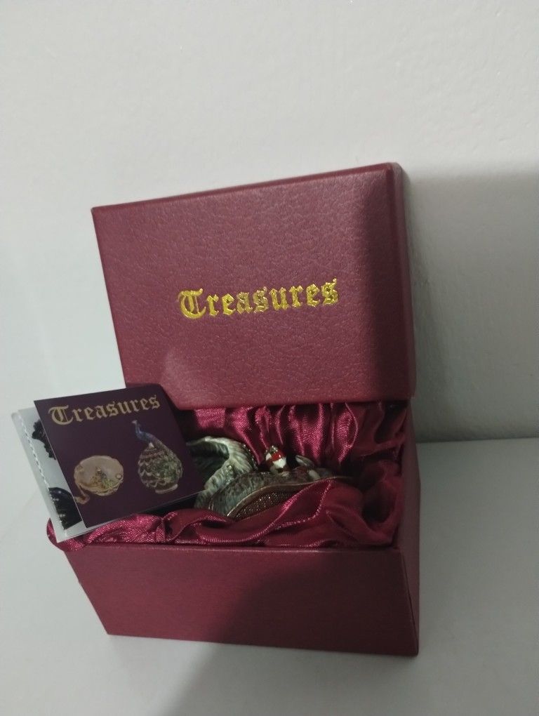TREASURES HANDCRAFTED ARTWORK