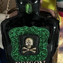 Poison purse
