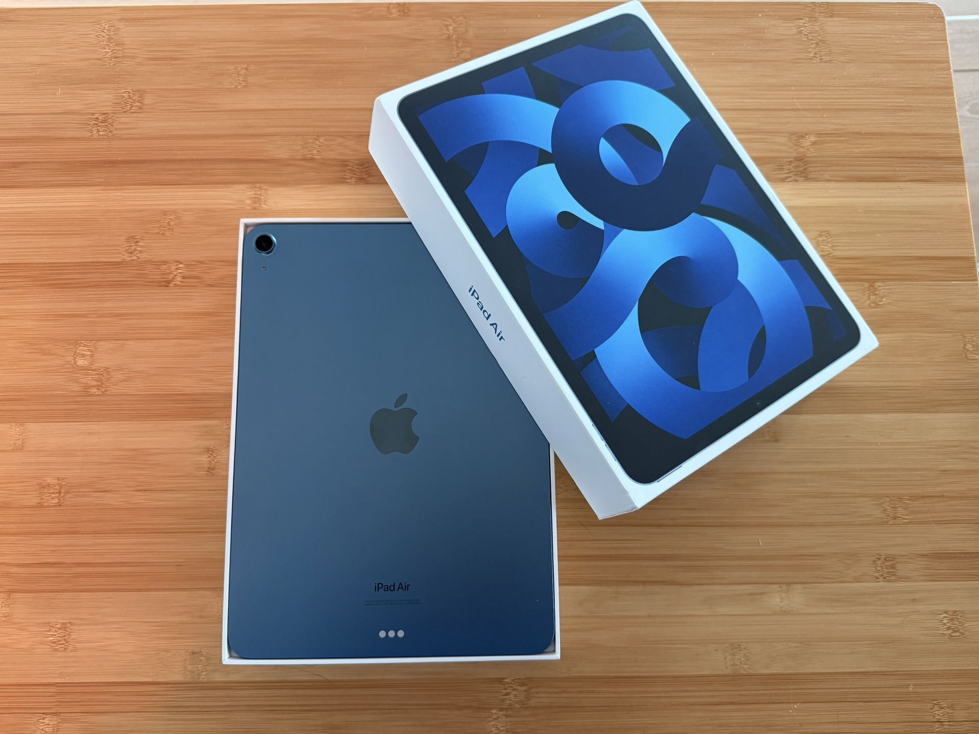 iPad Air 11” 5th Generation (M1, 256GB) Blue