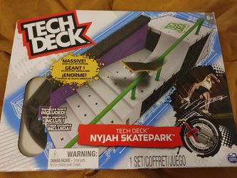 ***Tech Deck Nyjah Skate park***Nice
