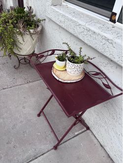 Folding patio table
