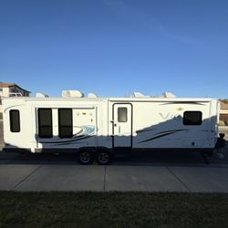 2014 Forest River Flagstaff V-Lite 30WFKSS – $20,700 OBO