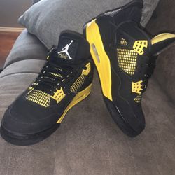 Air Jordan 4 Yellow Thunders 