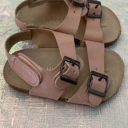 baby sandals old navy  size 3-6 m