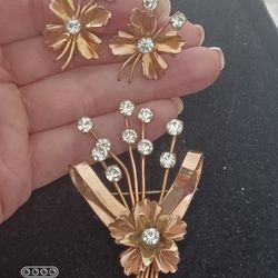 VTG.DESIGNER 12 https://offerup.com/redirect/?o=S1QuR09MRA== STERLING SILVER Rhinestone Flower Flair Pin& Earrings Set 