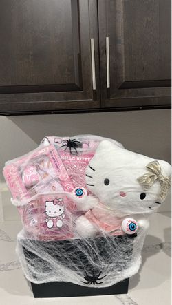 Hello Kitty Spooky Boo Basket