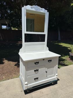 Vanity desk