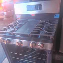 STAINLESS STEEL AND BLACK HIGH END GAS STOVE 