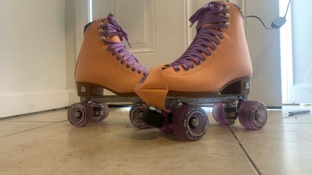 Moxi Beach Bunny Roller Skates Bundle (Size 7) + Triple Eight GRLSWIRL Pads Set
