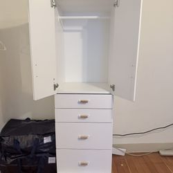 KIDS  IKEAS WARDROBE LIKE NEW - SMASTAD / UPPFÖRA