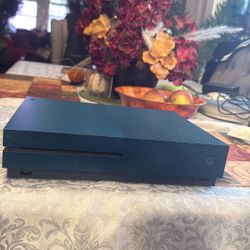 Xbox One Blue Come Wit Controller And Cords 
