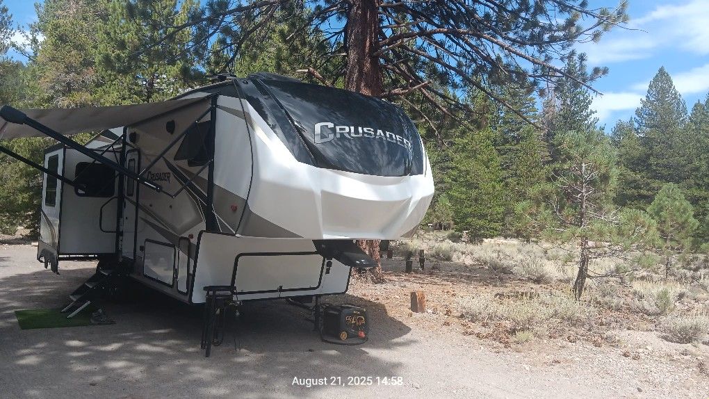 2021 Crusader Lite Fifth Wheel