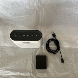 BOSE SOUND LINK BLUETOOTH SPEAKER WHITE WITH CHARGER 