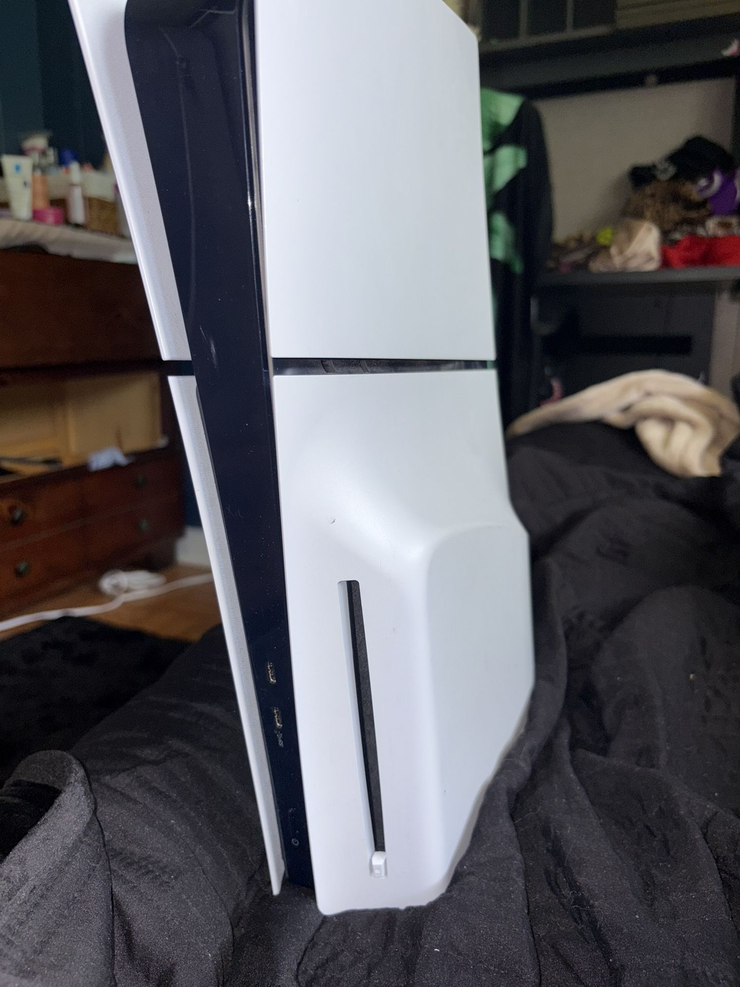 Ps5 and 2 Controllers 