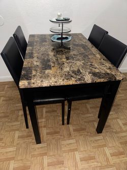 Se vende comedor en buen estado