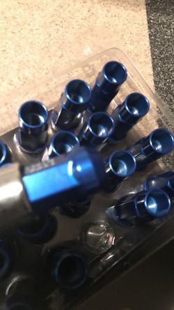 Blue lug nuts for g35 350z