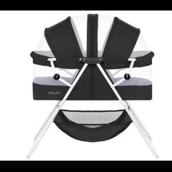 Dream On Me Karley Bassinet In Black  Open box item   INVENTORY NUMBER: 101(contact info removed)