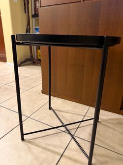 Bed circle nightstands