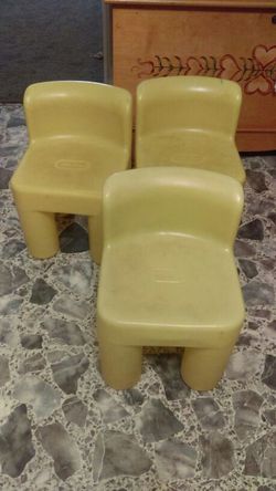 4 little tykes chairs