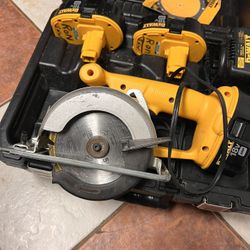 DEWALT DCS934KI 18 Volt cordless XRP Lithium  Lon Metal Circular Saw Kit