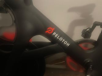 2020 Peloton Bike Original in Good Condition - Naperville, IL