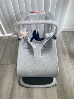 Ergobaby Evolve Bouncer and Toy Bar