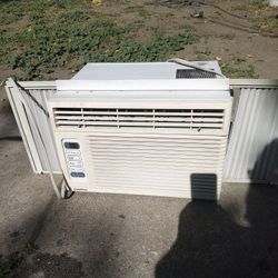 !! Air Conditioner Goldstar Works Great 