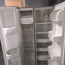 GE  Refrigerator 