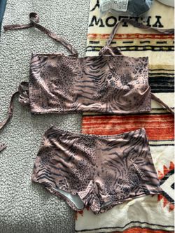 (M) 2 piece cheetah shorts and little strapless chest tie around