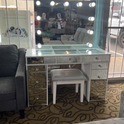 Brand New Vanity With Mirror White
