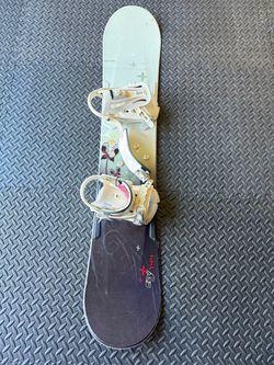 Snowboard size 144 with Bindings Salomon