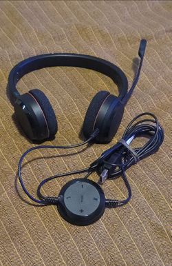 Jabra headphones evolve 20, Pre-owned, hardly used, works good.