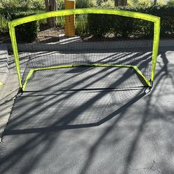 Portable soccer goal