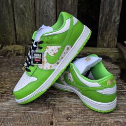 Supreme Stars Nike SB Dunk Low Mean Green 