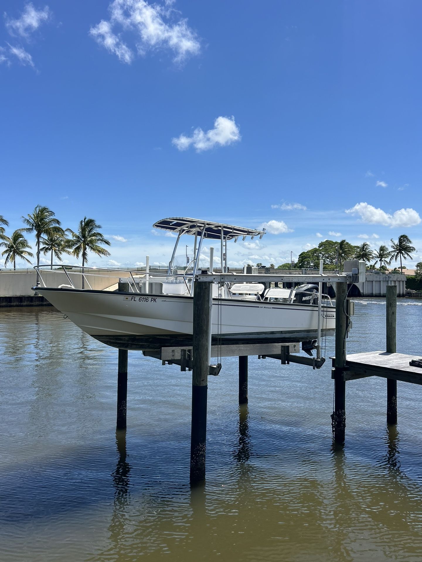 21 Boston Whaler