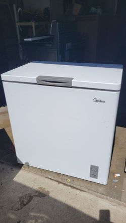 MIDEA CHEST FREEZER LIKE NEW WORKS GREAT CAN DELIVER ANYWHERE
