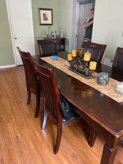 Beautiful Dining Room Table! Price Or For Better Offer.