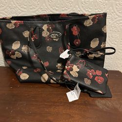 Coach Floral Taxi Tote And Matching Wristlet 