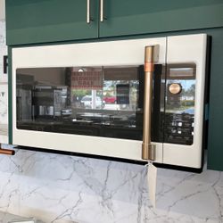 CAFÉ MICROWAVE WITH CONVECTION OVEN