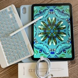 Apple iPad 10th Generation 256GB  With  Keyboard case and Pencil 