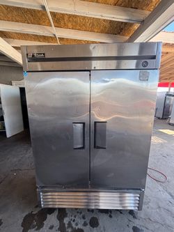 Two-door freezer in good condition, very clean on both sides, works perfectly
