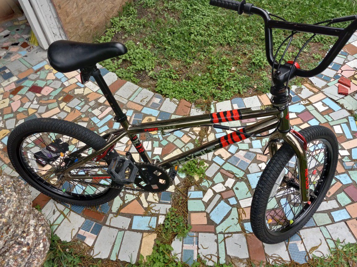 $187 Men's Huffy Revolt BMX Bicycle 