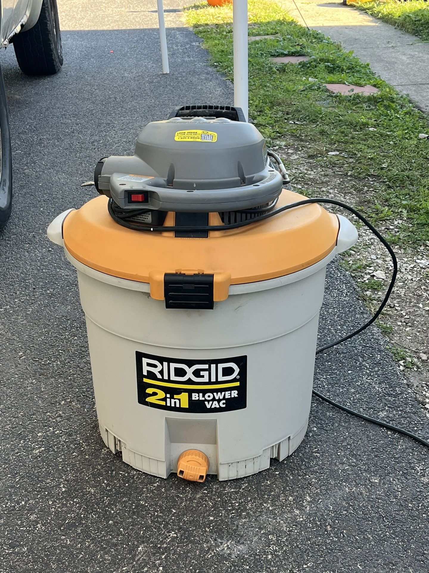2in1 Ridgid Blower Vacuum SELLING AS IT IS