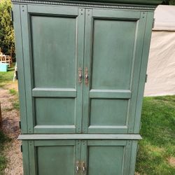 TV ARMOIRE 